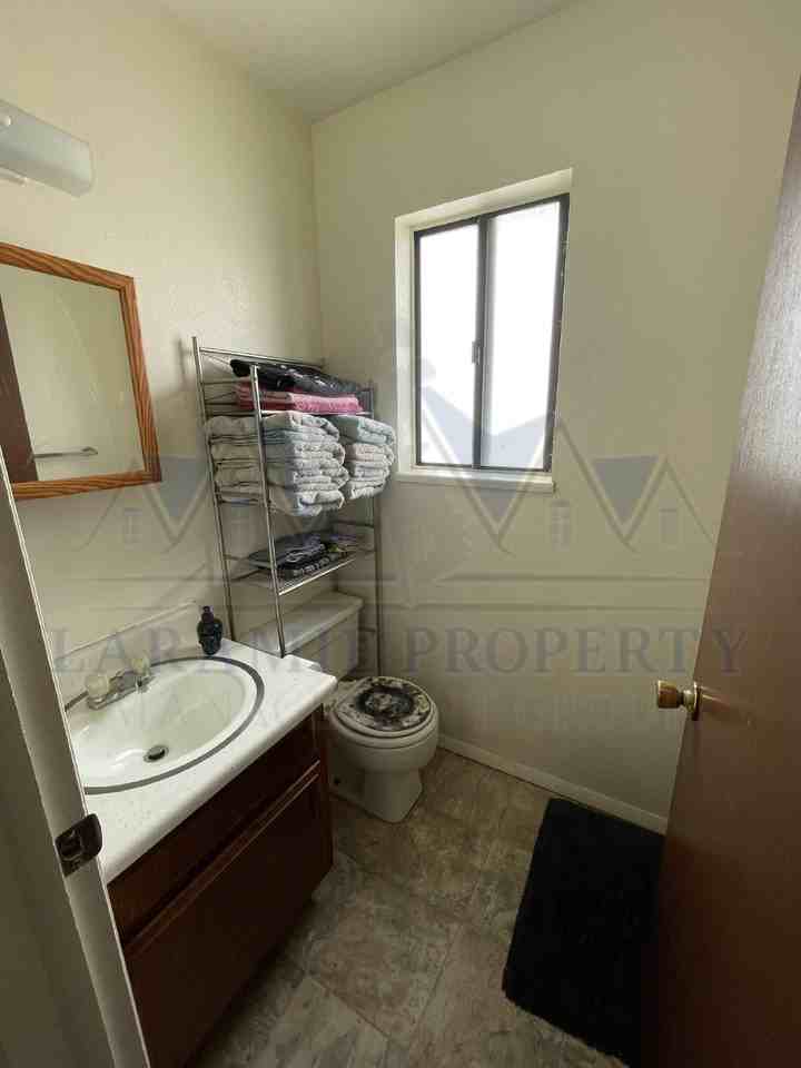 714 Downey  - 15 - Photo 6 of 9