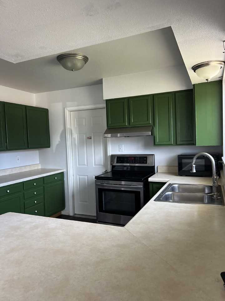 1520 Woodward Dr - Photo 4 of 11
