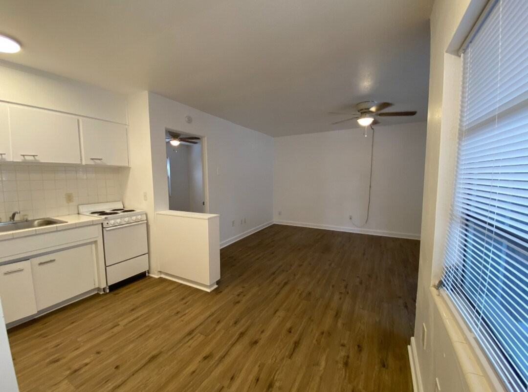 916 E Lime St #D - Photo 2 of 5