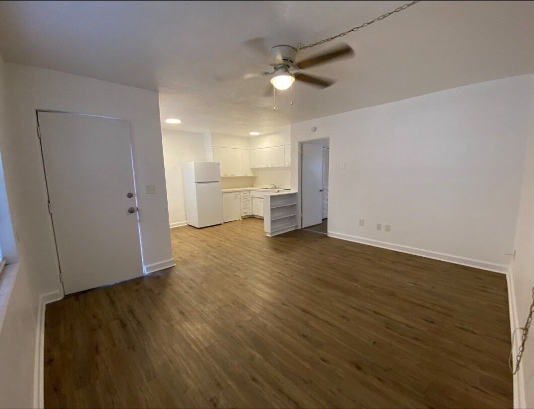 916 E Lime St #D - Photo 3 of 5
