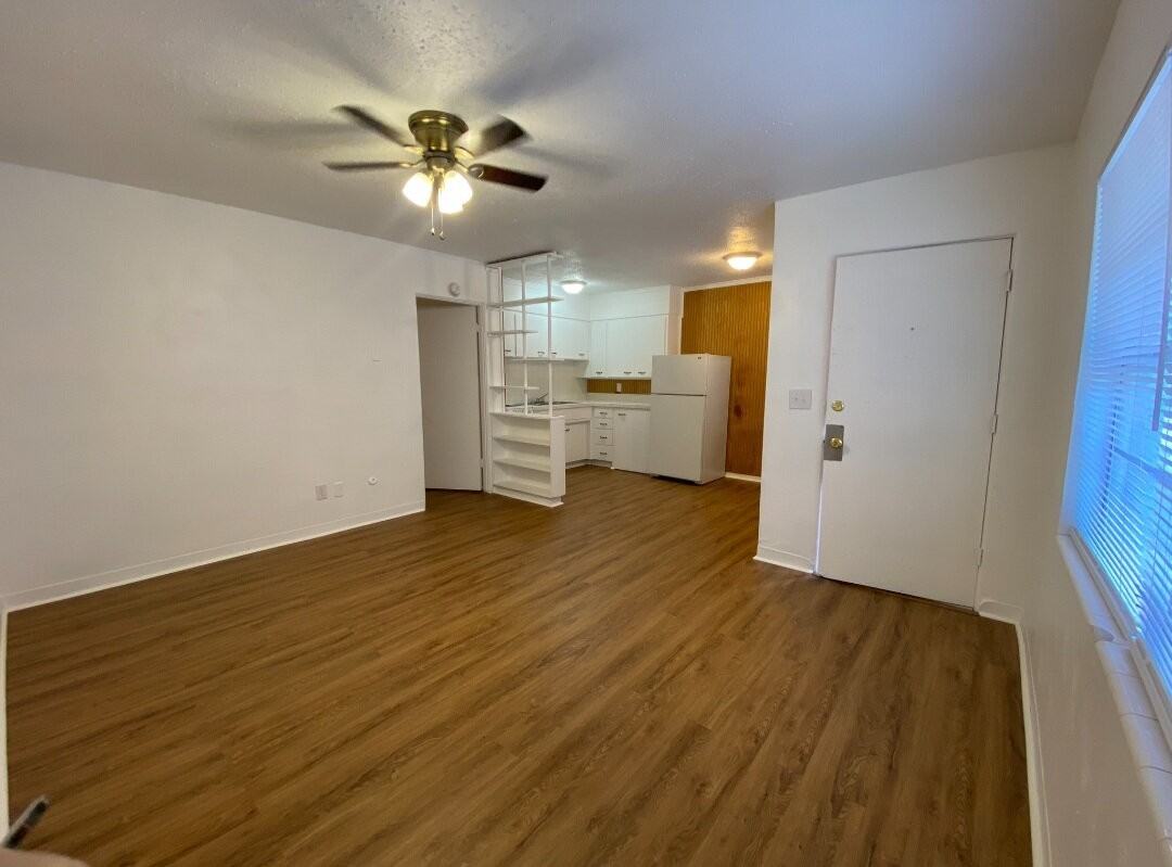 916 E Lime St #E - Photo 2 of 11