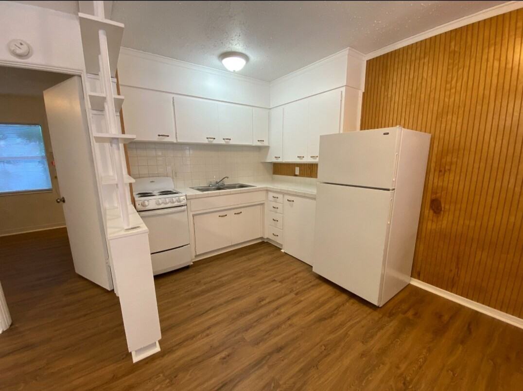 916 E Lime St #E - Photo 5 of 11