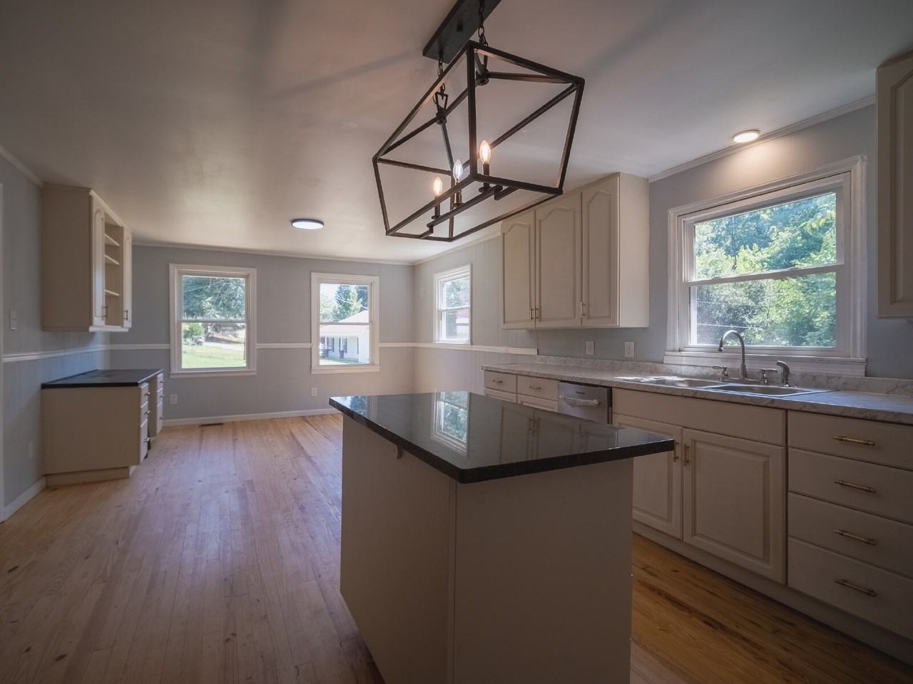 507 8th Avenue Ext - Photo 3 of 36