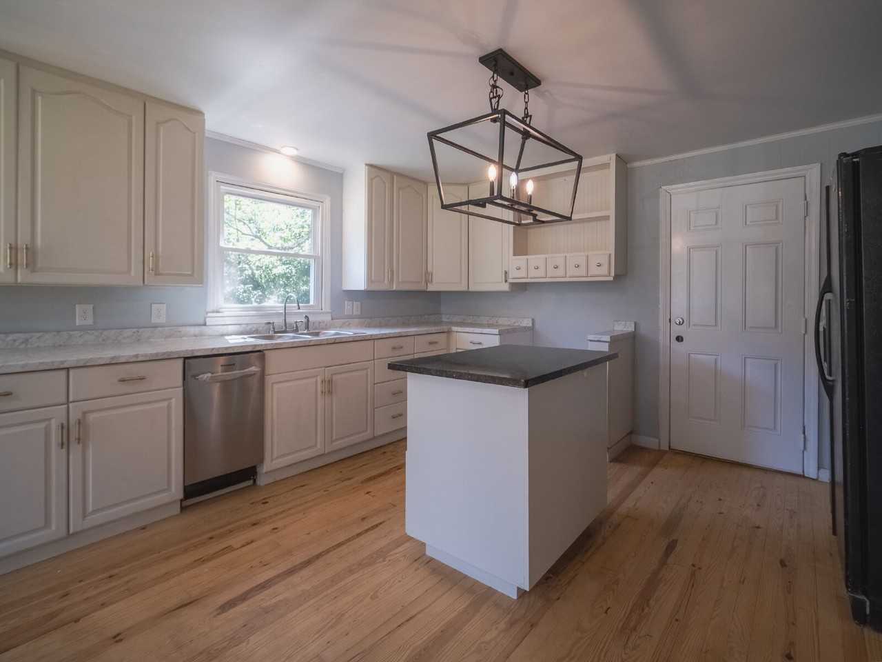507 8th Avenue Ext - Photo 6 of 36