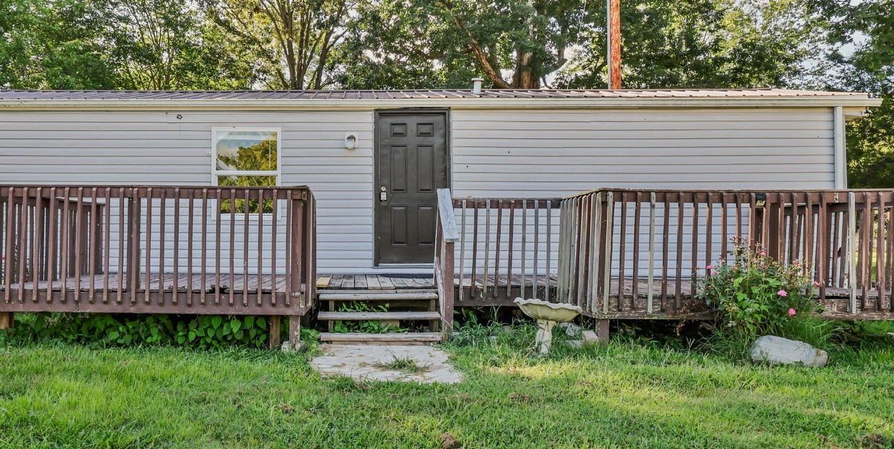2558 Liverpool Rd - Photo 2 of 26