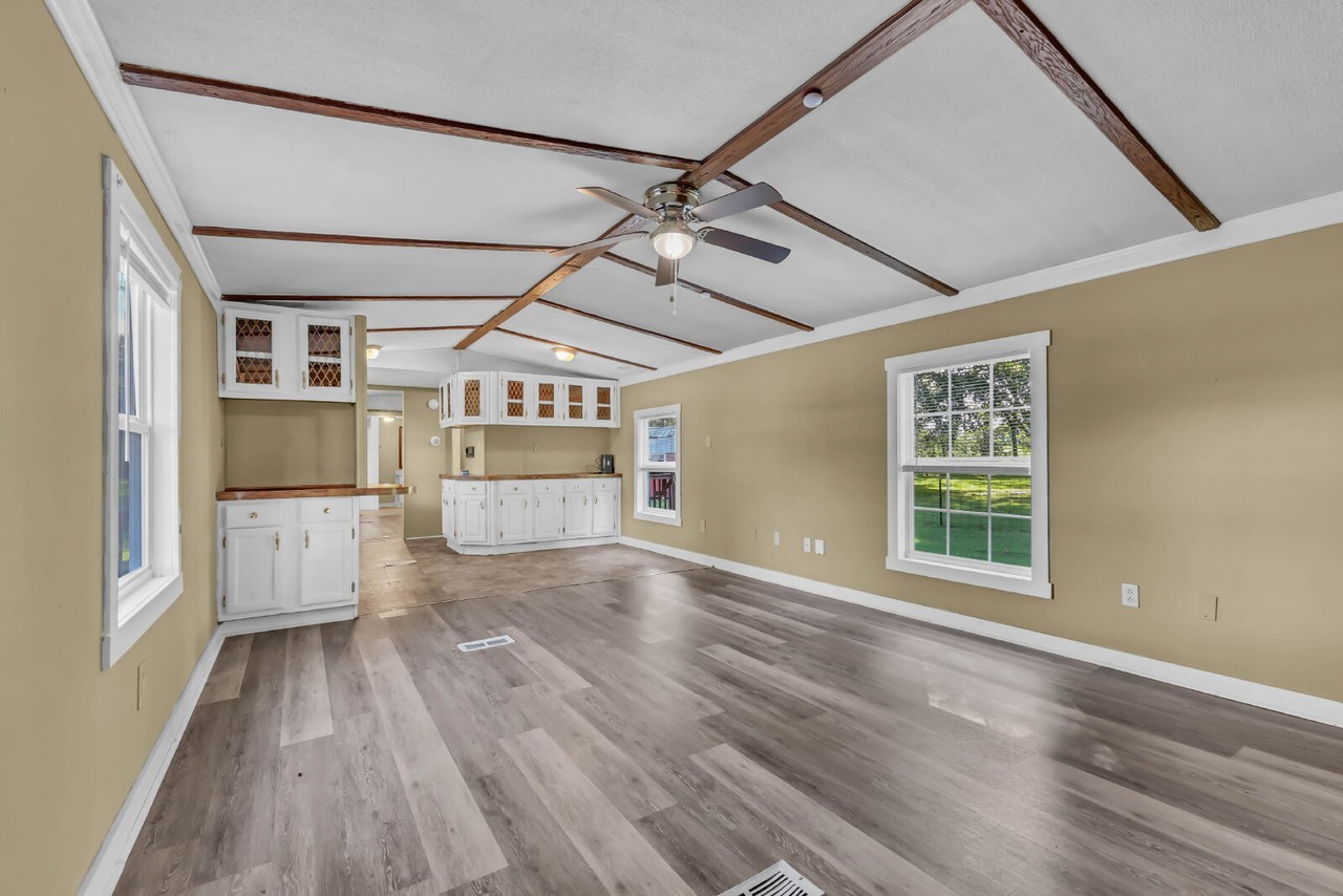 2558 Liverpool Rd - Photo 3 of 26