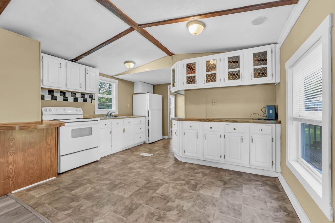 2558 Liverpool Rd - Photo 5 of 26