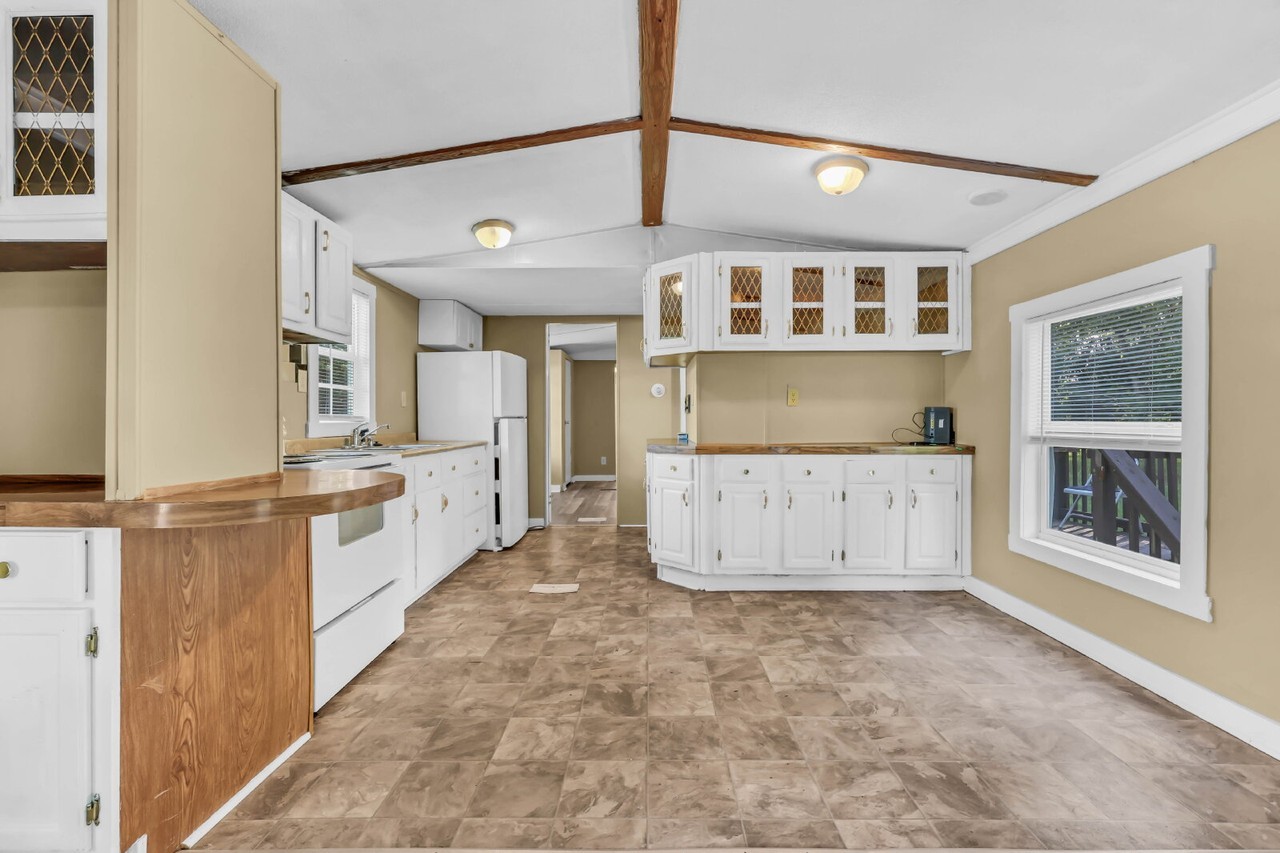 2558 Liverpool Rd - Photo 6 of 26