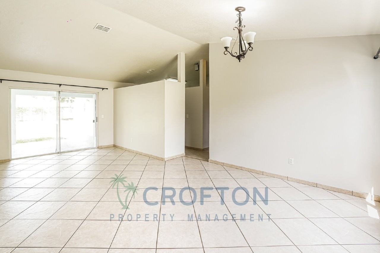 111 Crescent Ct - Photo 5 of 20