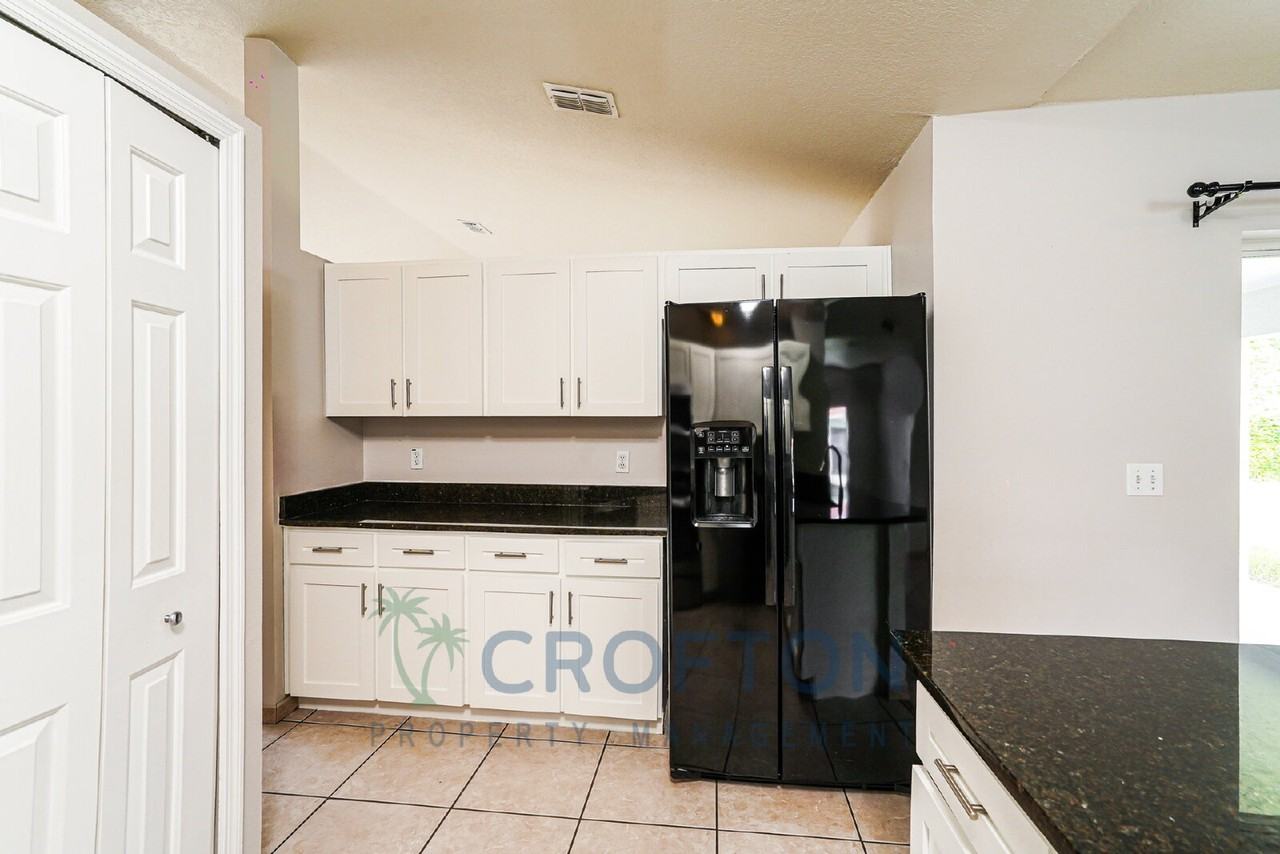 111 Crescent Ct - Photo 7 of 20