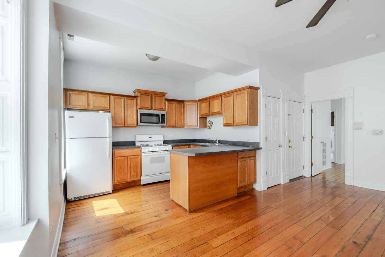 1470 W Huron St #3F - Photo 3 of 16