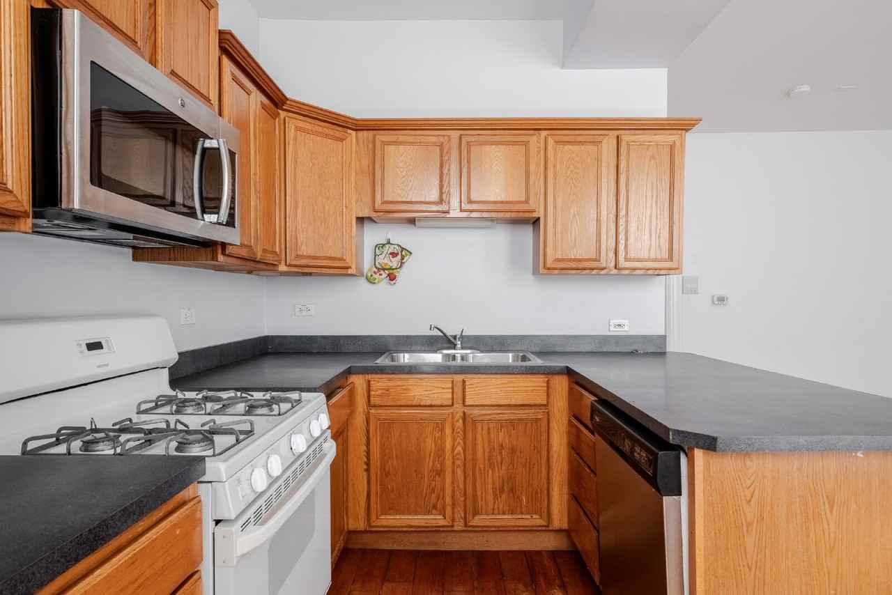 1470 W Huron St #3F - Photo 4 of 16