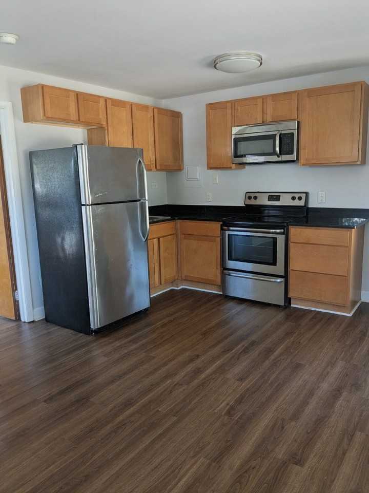 611 W Lane St #1 - Photo 4 of 8