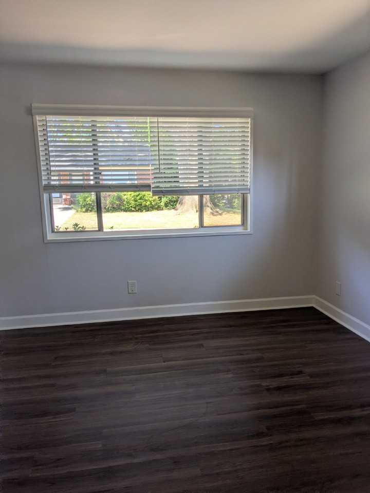611 W Lane St #1 - Photo 5 of 8