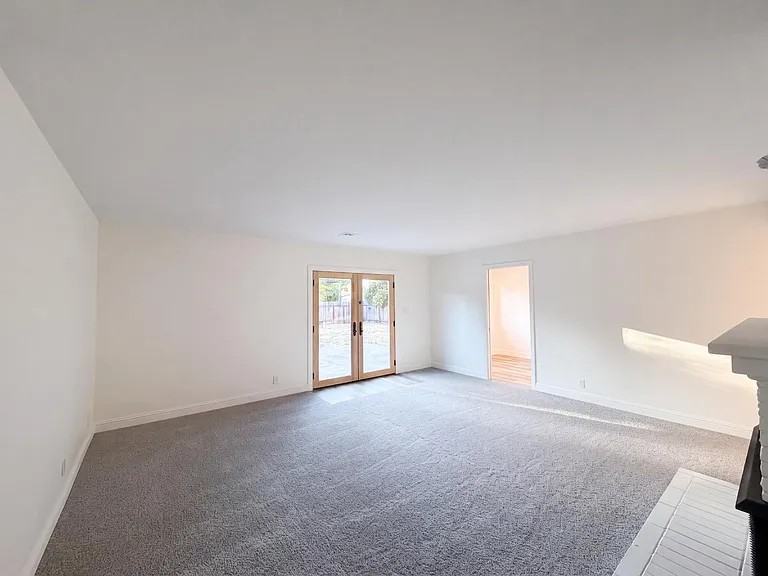 13185 Great Falls Avenue - Photo 2 of 8