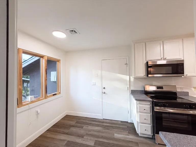 13185 Great Falls Avenue - Photo 7 of 8