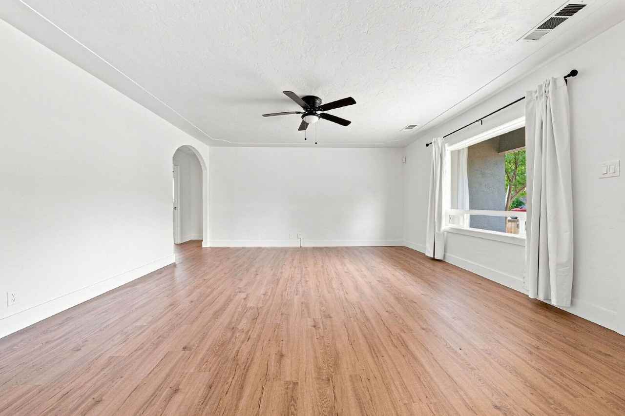 1005 Gold St - Photo 3 of 22