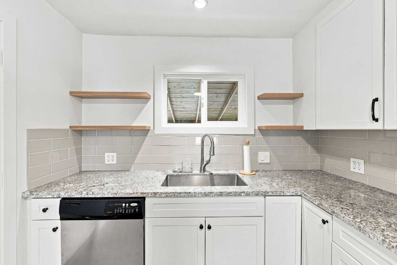 1005 Gold St - Photo 6 of 22