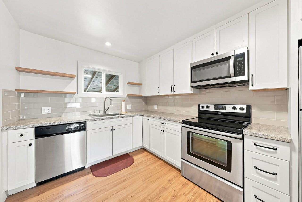 1005 Gold St - Photo 7 of 22