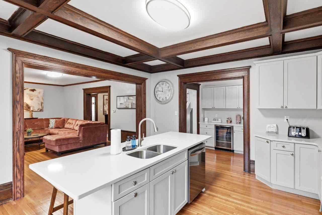 2238 Main St - Photo 5 of 43