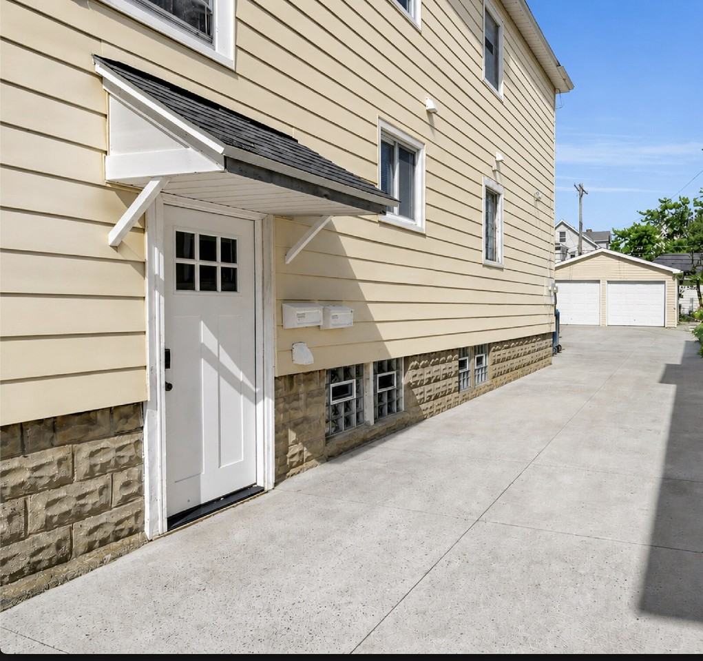 49 Virgil Ave #2 - Photo 3 of 33