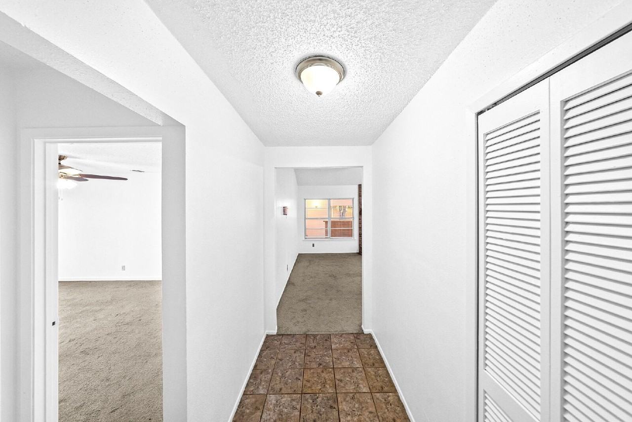 10307 Old Farm Rd - Photo 5 of 47