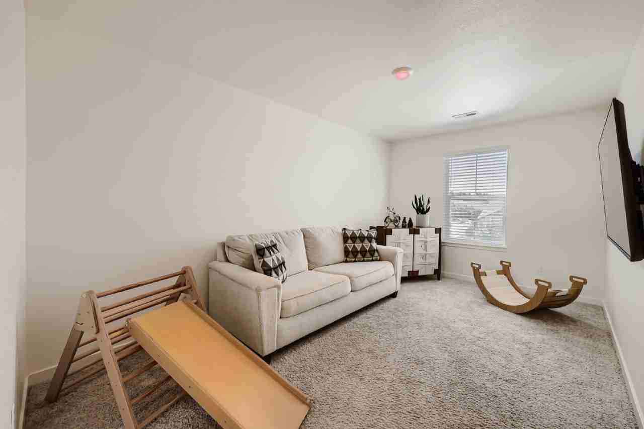 2877 Villageview Ln - Photo 5 of 32