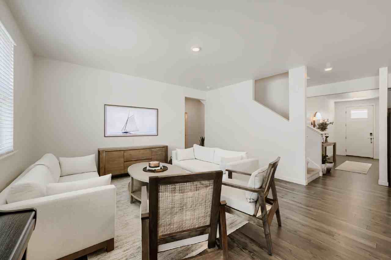 2877 Villageview Ln - Photo 6 of 32