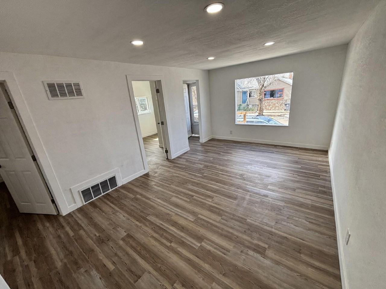828 6th St - Photo 2 of 9