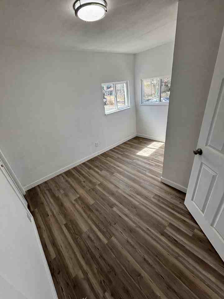 828 6th St - Photo 3 of 9