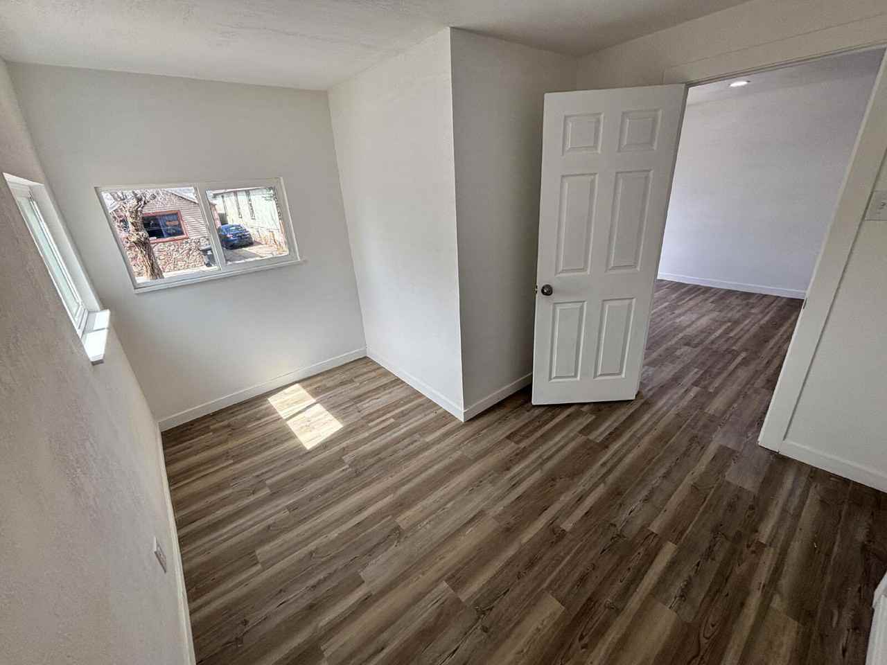 828 6th St - Photo 4 of 9
