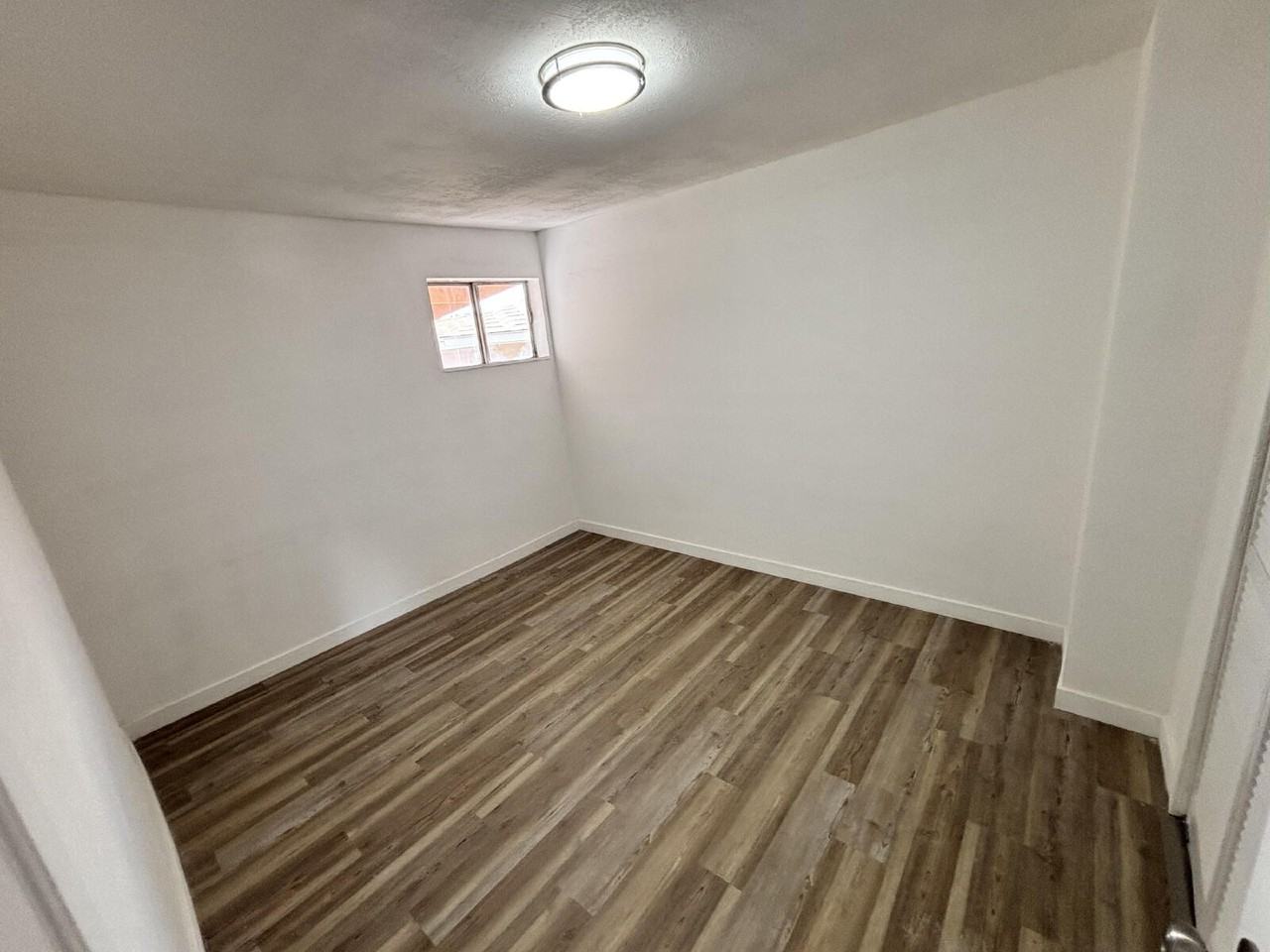 828 6th St - Photo 5 of 9