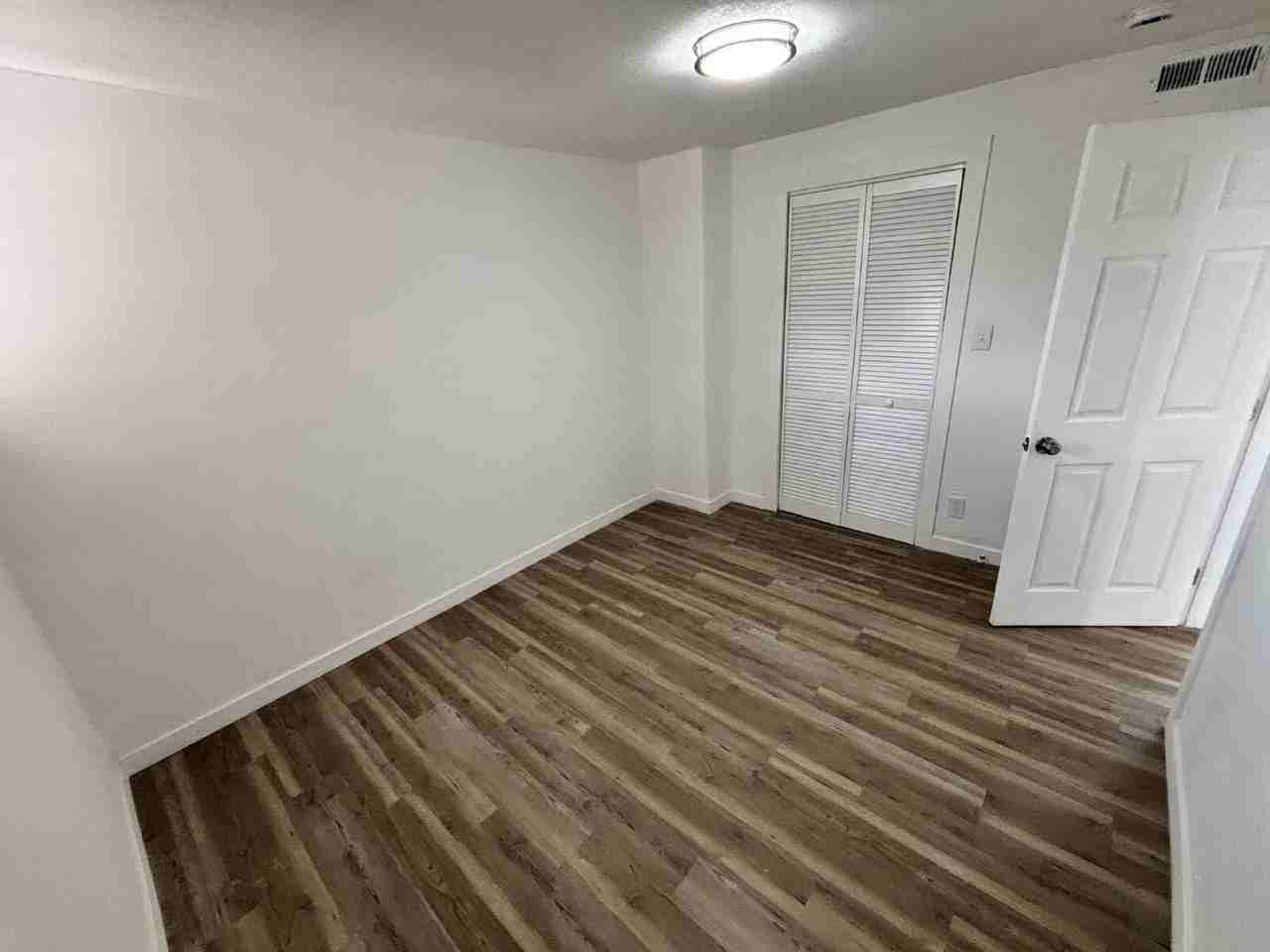 828 6th St - Photo 6 of 9