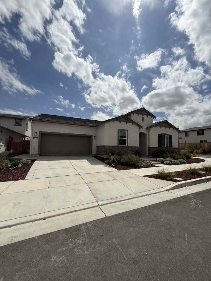 8190 Lamplight Dr - Photo 2 of 49