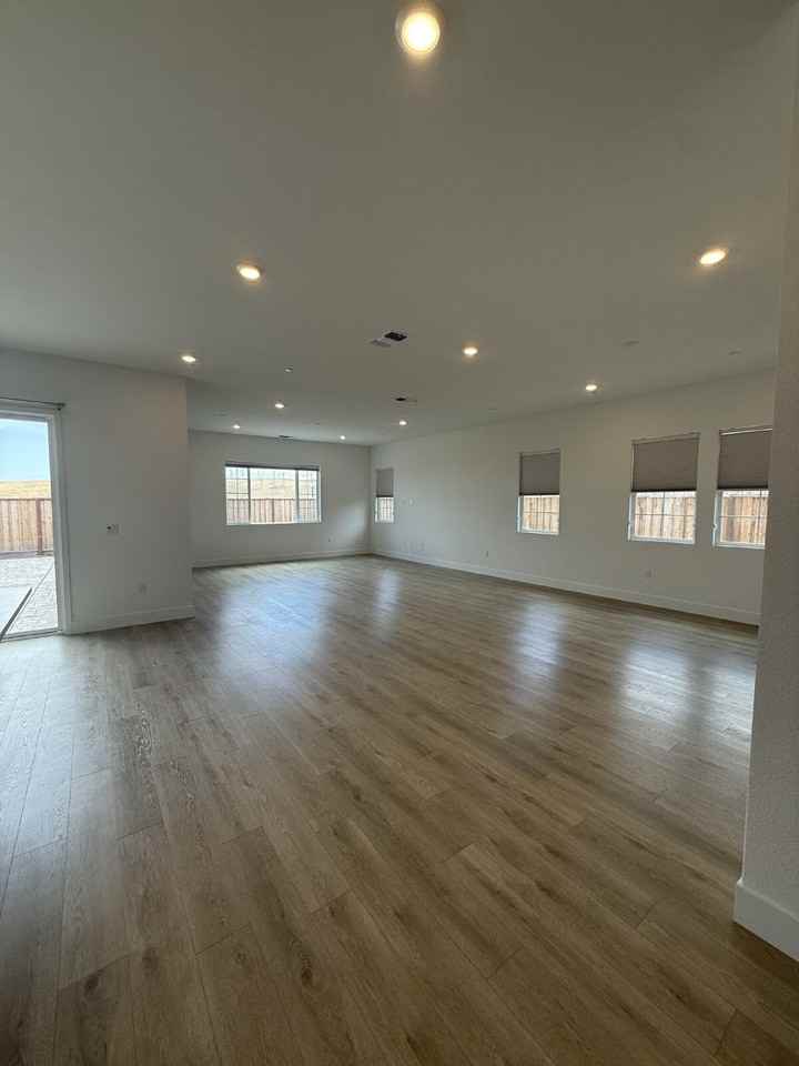 8190 Lamplight Dr - Photo 6 of 49