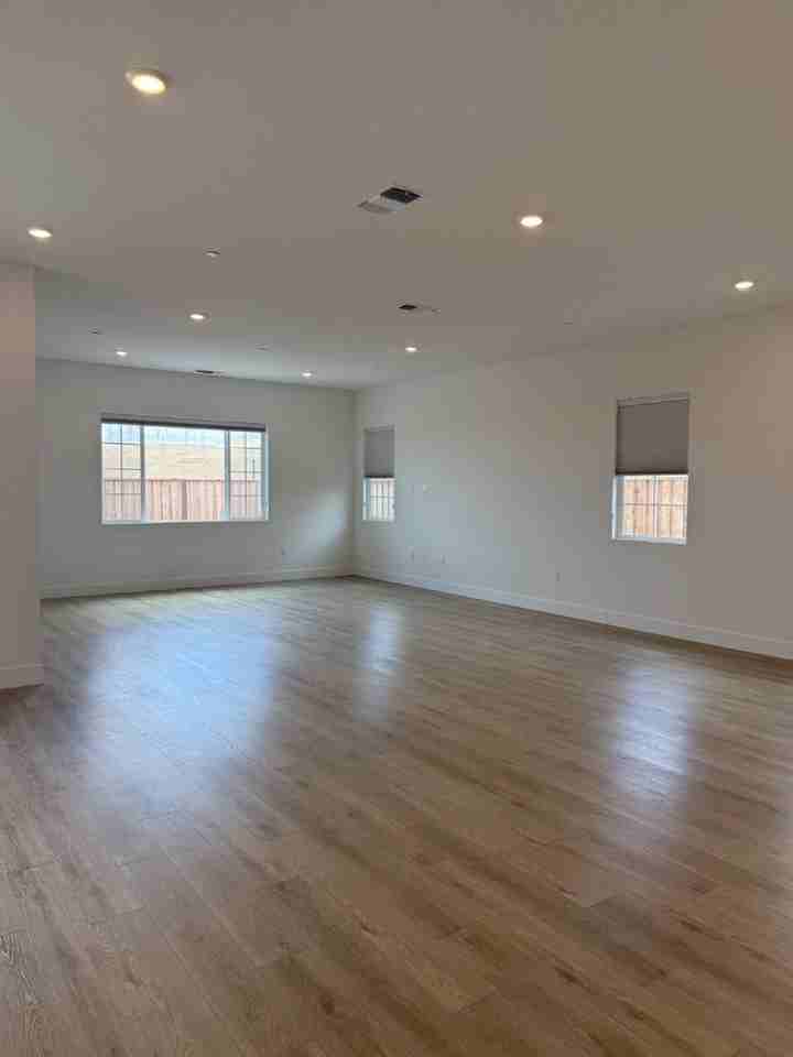8190 Lamplight Dr - Photo 7 of 49