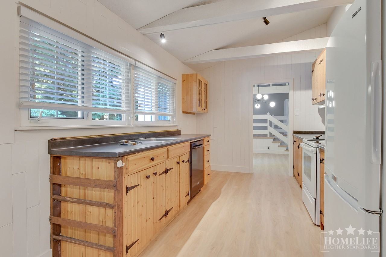 12687 23 Ave - Photo 7 of 22