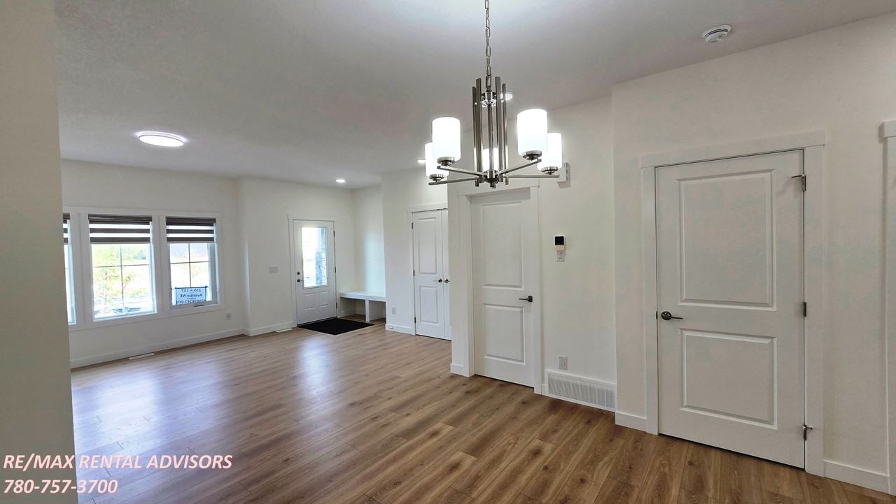 235 157 Avenue Northeast - Photo 3 of 17