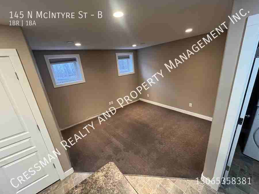 145 Mcintyre St N - Photo 3 of 6
