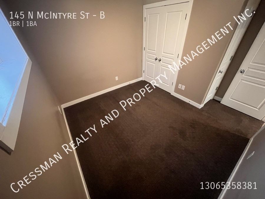 145 Mcintyre St N - Photo 5 of 6