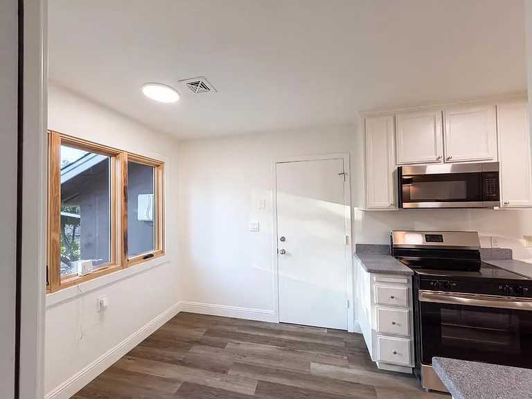 2565 West Fairview Drive - Photo 3 of 9