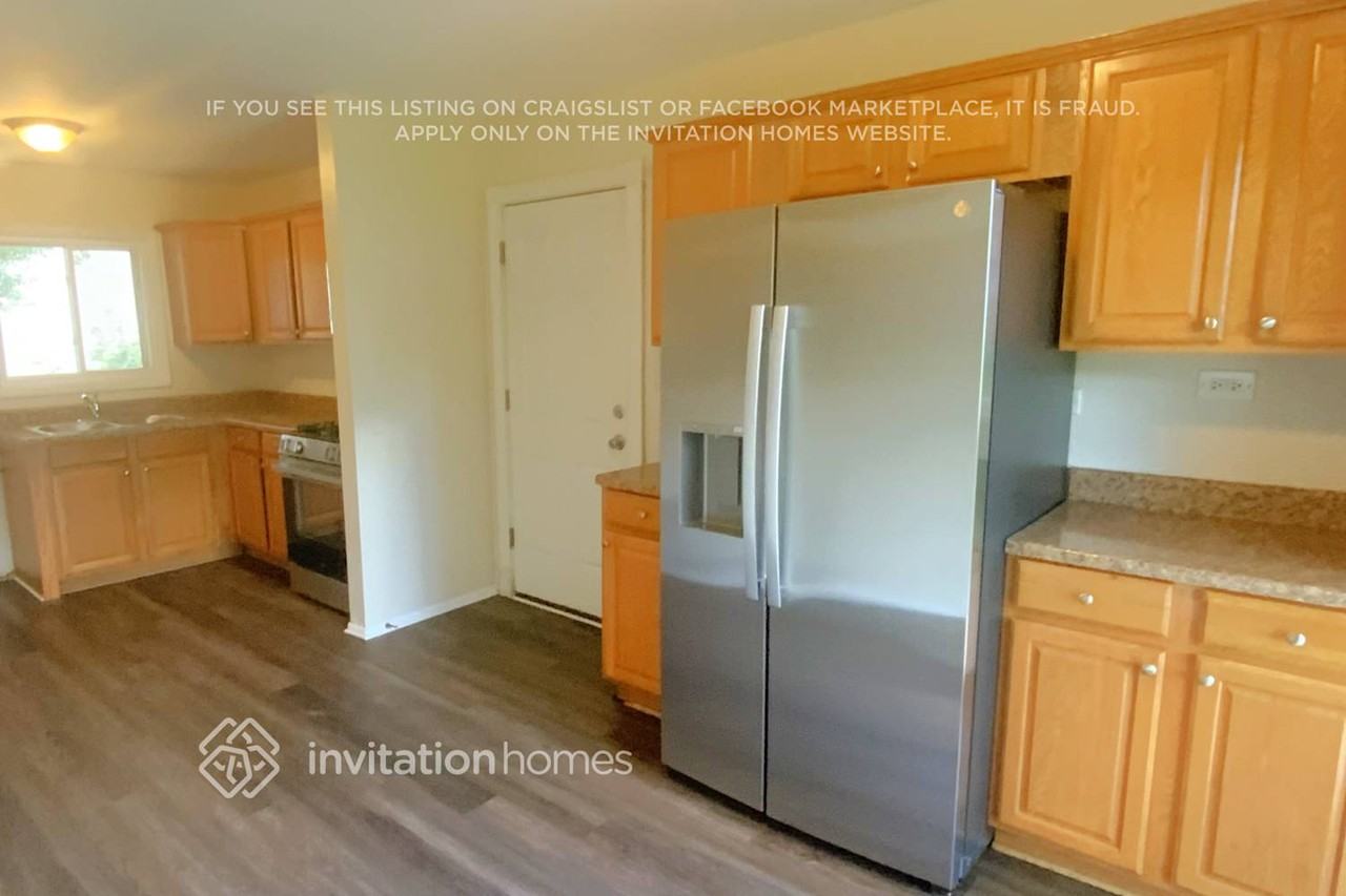 1571 Birch Ave - Photo 3 of 16