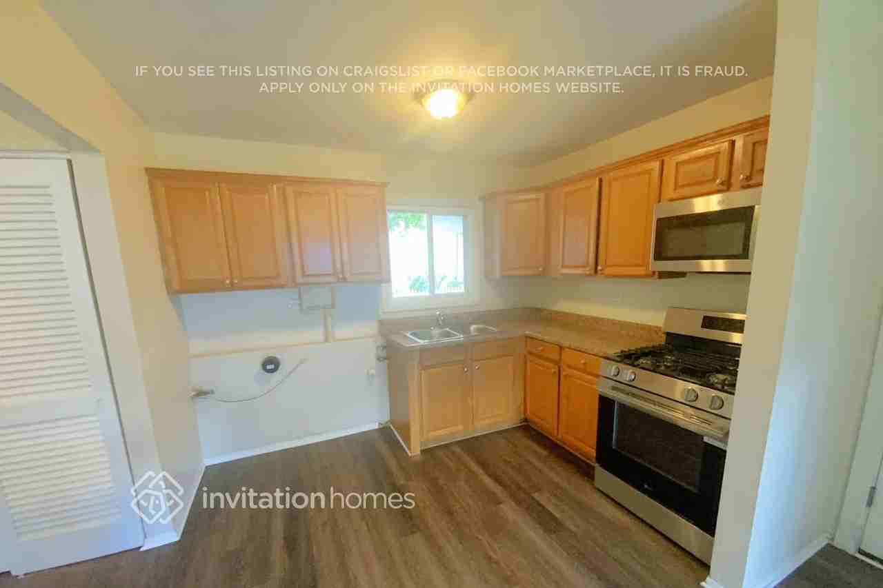 1571 Birch Ave - Photo 4 of 16