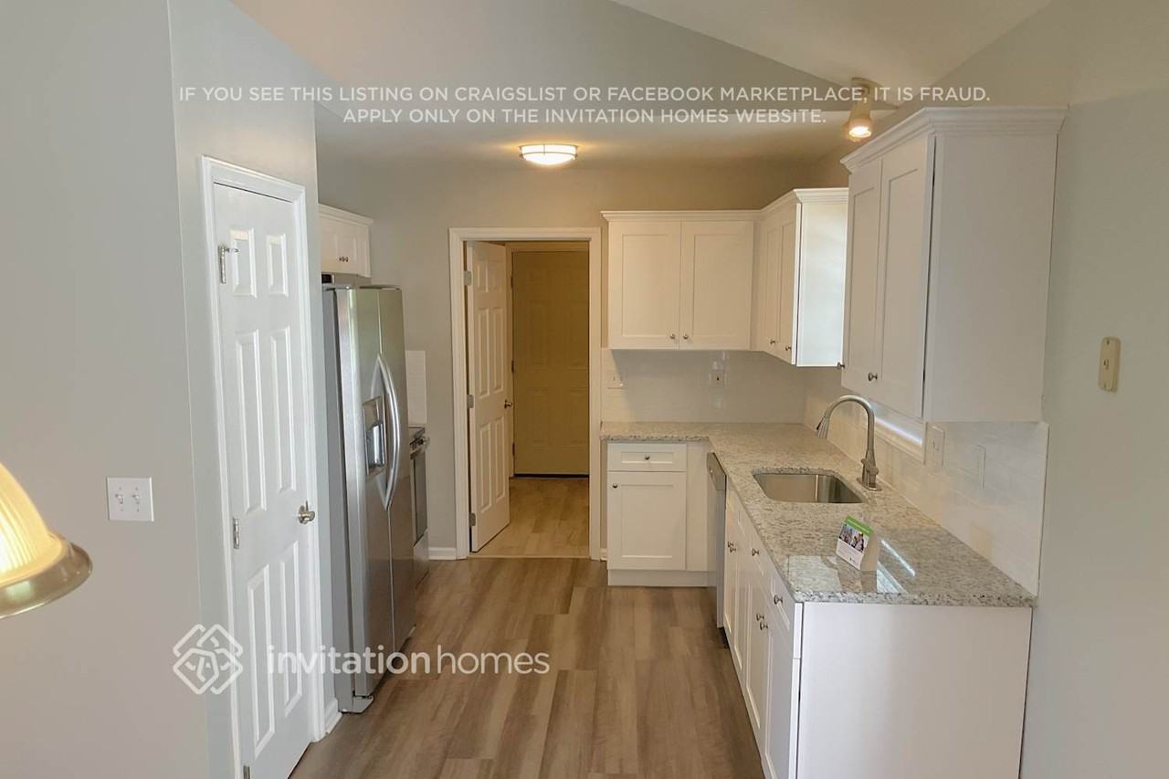 3996 Leinbach Dr - Photo 5 of 15