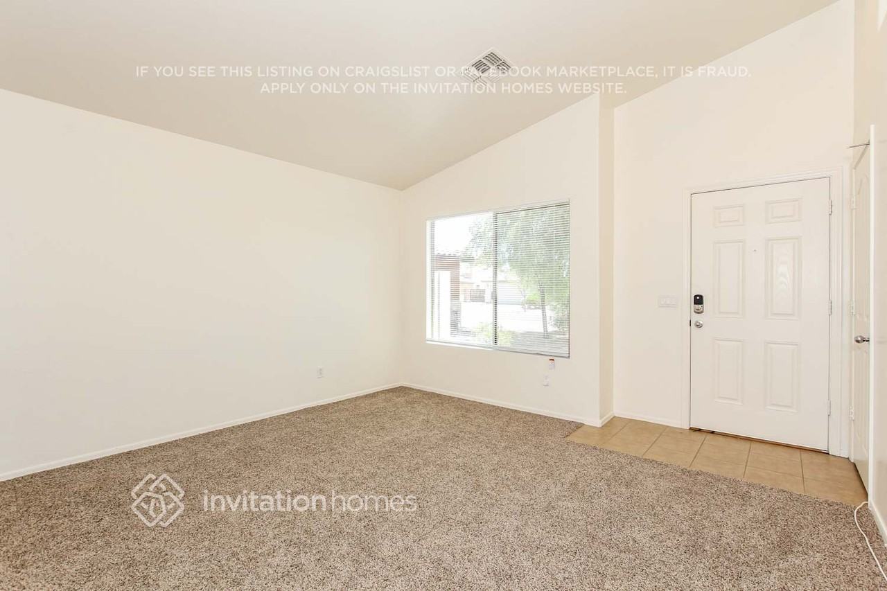 11322 W Hadley St - Photo 4 of 20