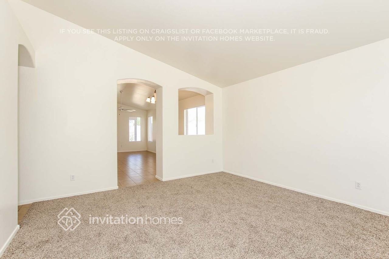 11322 W Hadley St - Photo 5 of 20