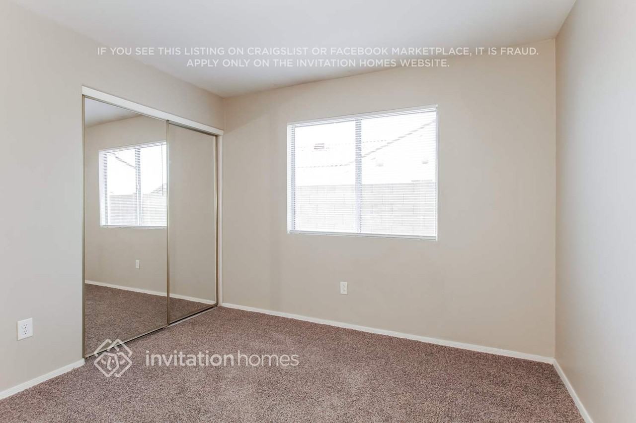 8526 W Cambridge Ave - Photo 6 of 12