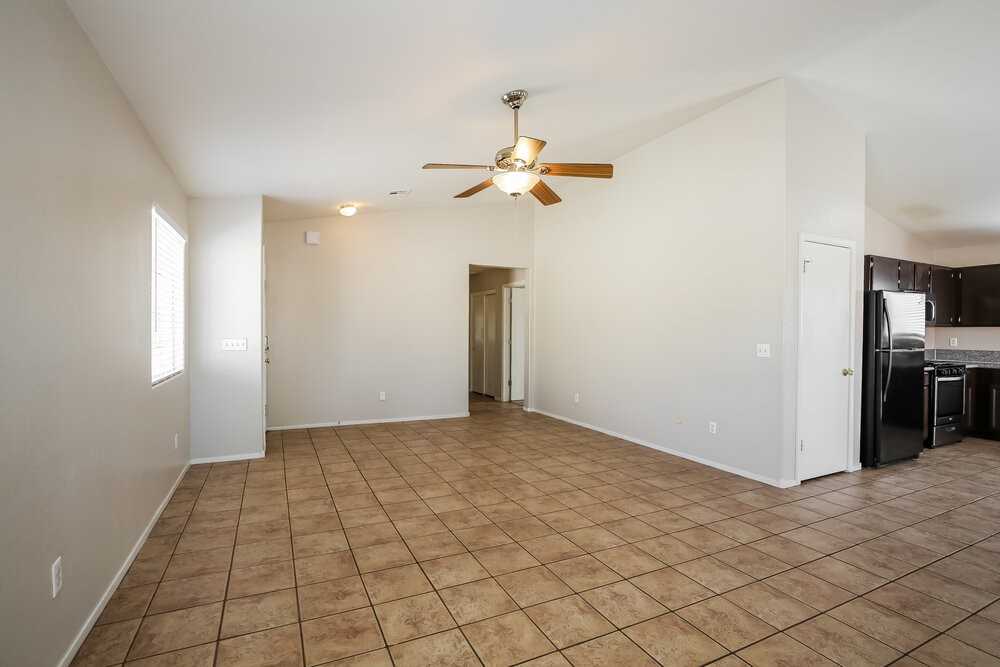 5420 Pepperpike Ave - Photo 5 of 16
