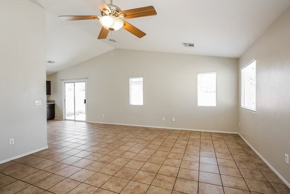 5420 Pepperpike Ave - Photo 6 of 16
