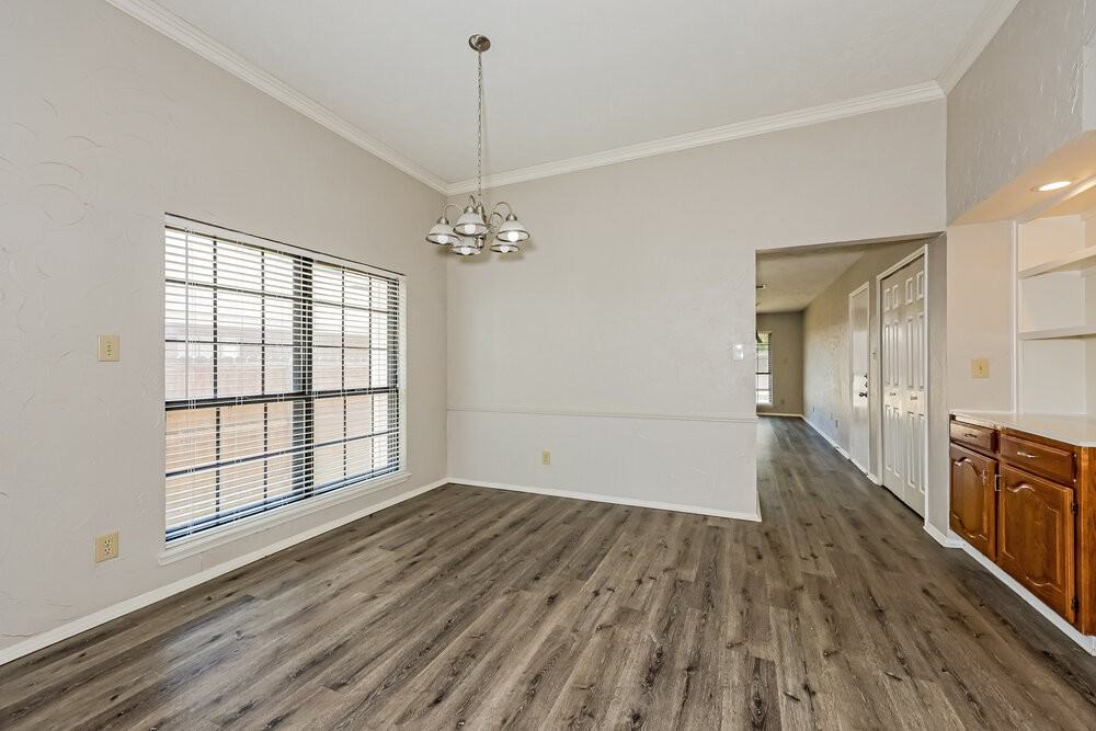 1435 Colborne Dr - Photo 4 of 16